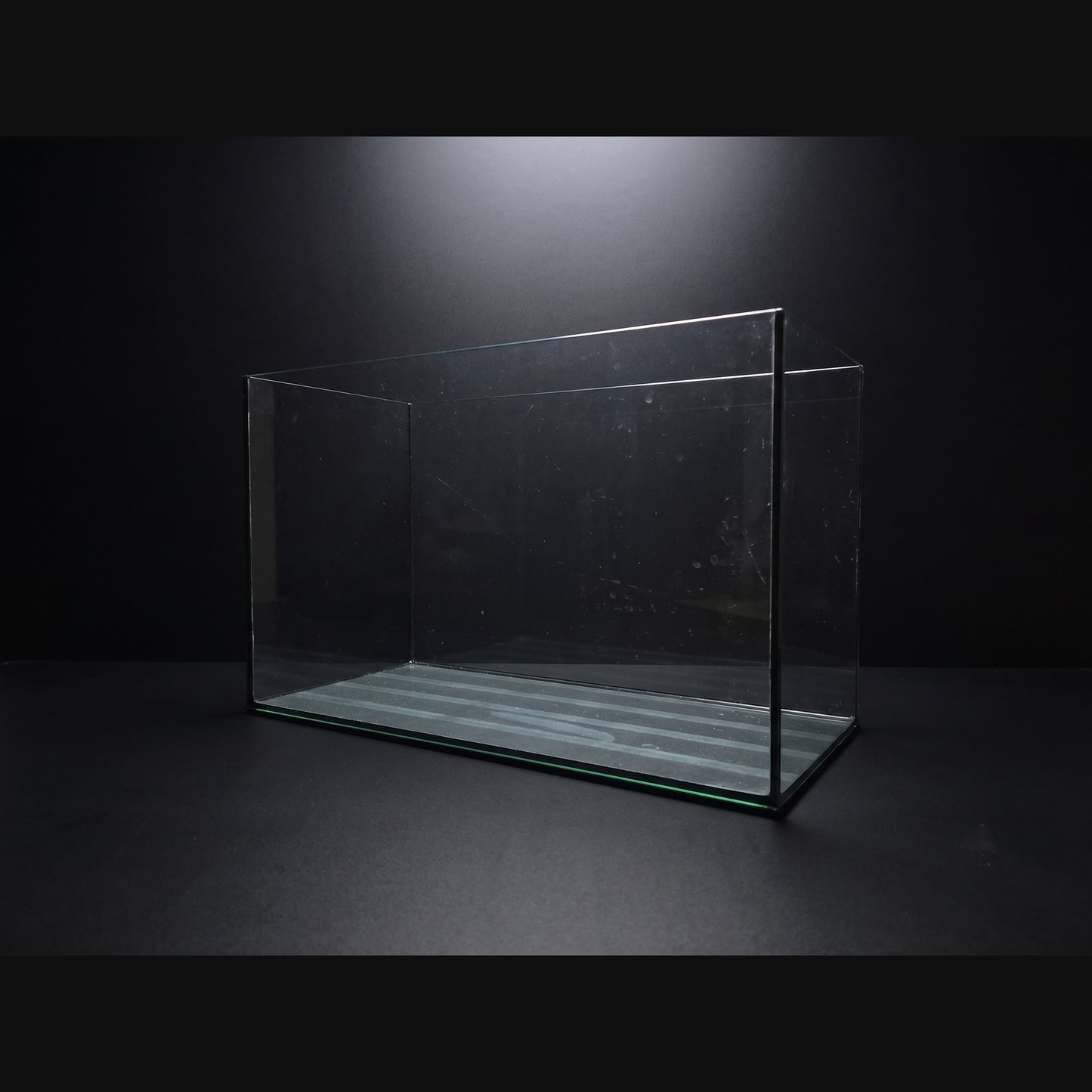 【特選中古】ガラス水槽 52×21×30cm(黒シリコン)