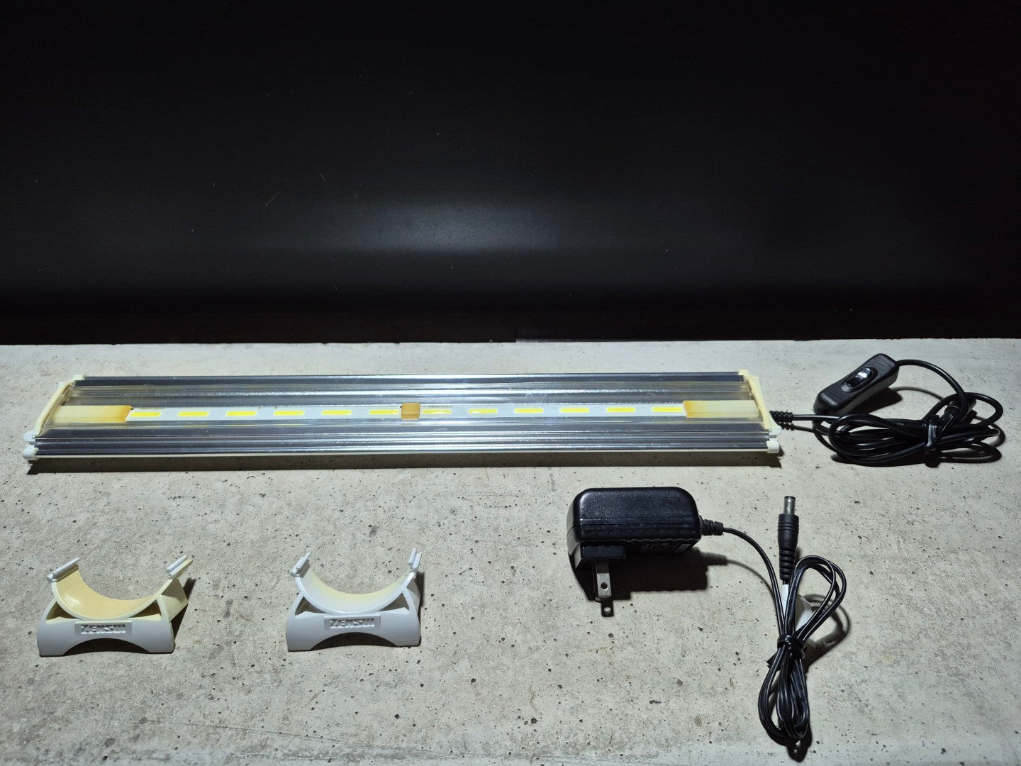 【特選中古】ゼンスイ LED PLUS 45cm ストロングホワイト 50Hz/60Hz共用
