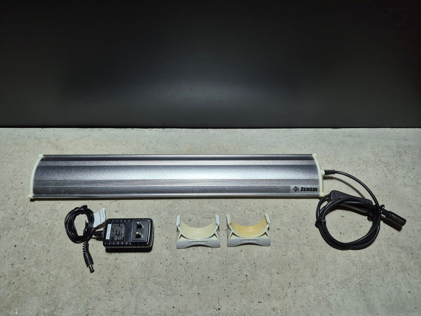【特選中古】ゼンスイ LED PLUS 45cm シャイニングブルー 50Hz/60Hz共用